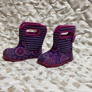 Toddler girls size 6 Bogs